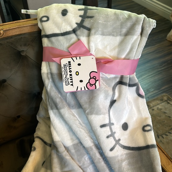 NWT Hello Kitty Sanrio throw - Picture 1 of 6